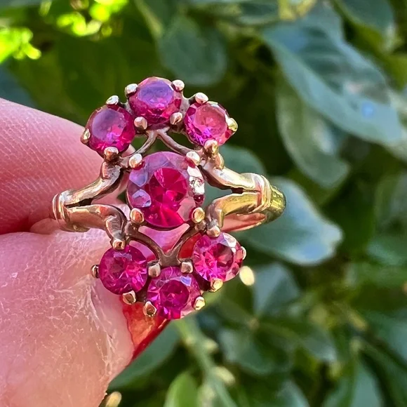 VINTAGE ART DECO SOLID 10K YELLOW GOLD SYNTHETIC RUBY CLUSTER COCKTAIL RING - Picture 1 of 16